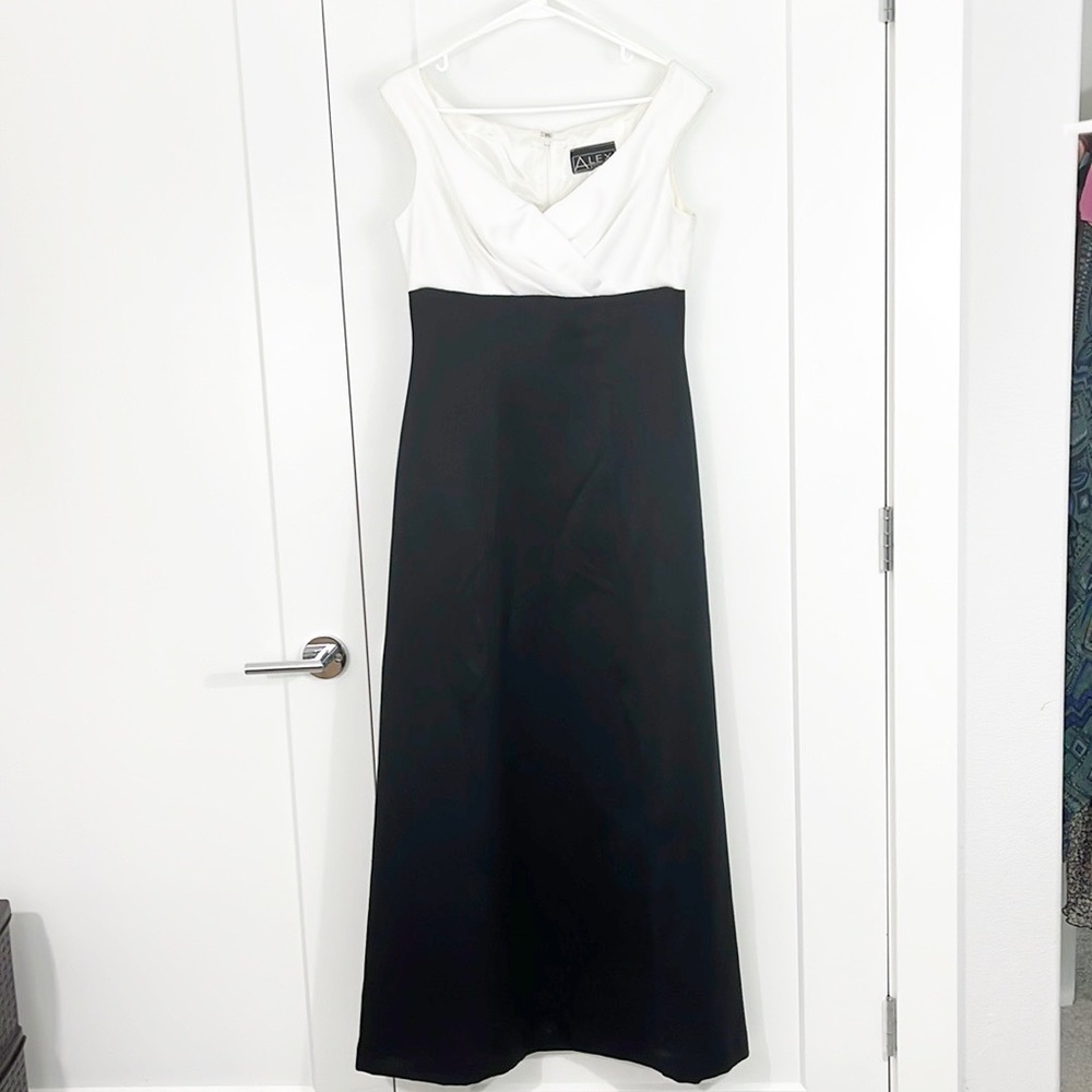 Vintage Alex Evening Size 10 V-Neck Sleeveless Satin Maxi Formal Gown Dress